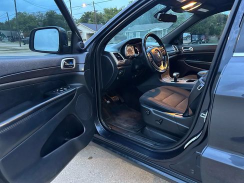 Used 2015 Jeep Grand Cherokee Laredo w/ Quick Order Package 23E AWD/4WD image 9