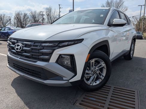 Certified 2025 Hyundai Tucson SE FWD image 1