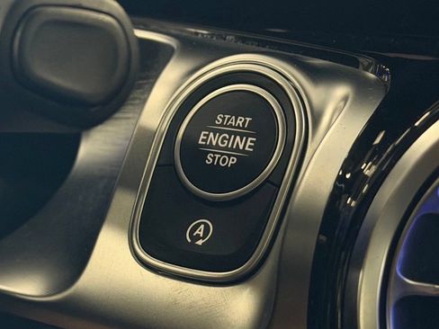 Used 2023 Mercedes-Benz GLB 250 4MATIC w/ Premium Package image 22