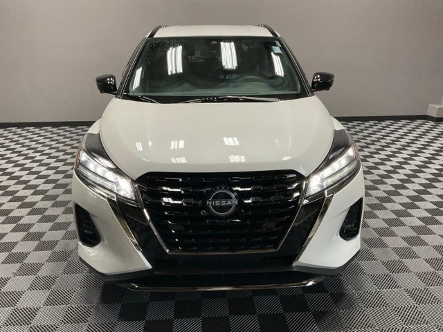 Used 2023 Nissan Kicks SR w/ SR Premium Package FWD image 4