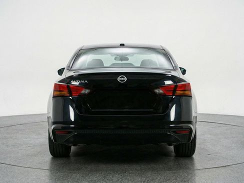 Used 2025 Nissan Altima 2.5 SV FWD image 7