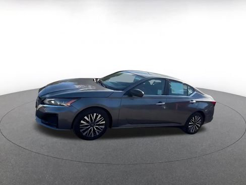 Used 2025 Nissan Altima 2.5 SV FWD image 8