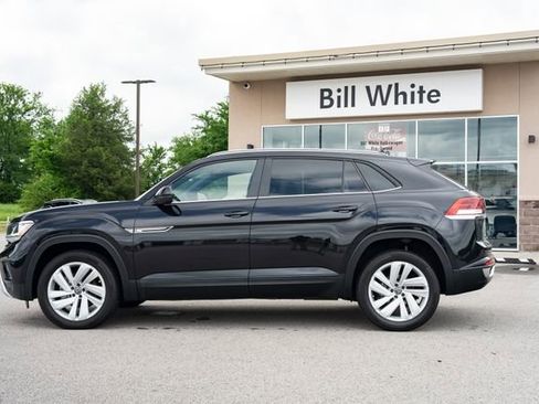 Used 2022 Volkswagen Atlas Cross Sport SE FWD image 3