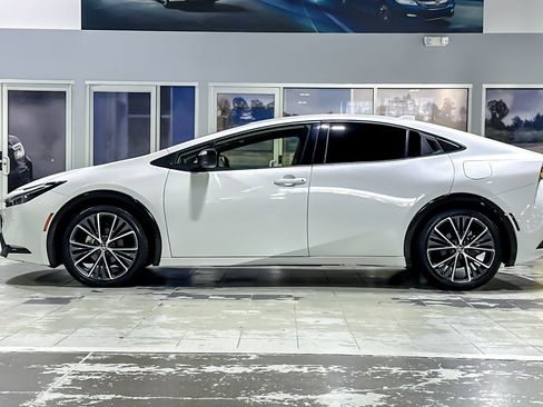 Used 2023 Toyota Prius XLE image 2