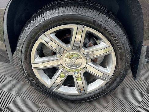 Used 2018 Cadillac Escalade Premium Luxury image 35