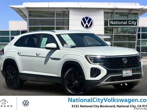 Used 2024 Volkswagen Atlas Cross Sport SE w/ Black Wheel Package FWD image 1