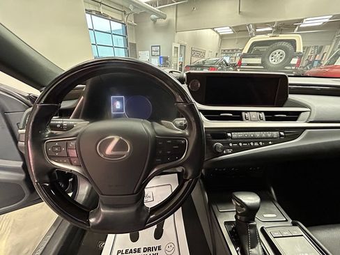 Used 2019 Lexus ES 300h w/ Premium Package FWD image 9