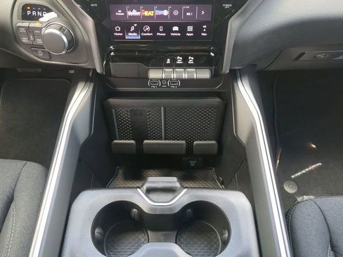 New 2026 RAM 1500 4x4 Crew Cab image 21