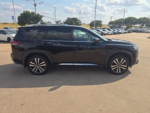 Certified 2025 Nissan Pathfinder Platinum w/ Cargo Package FWD image 6