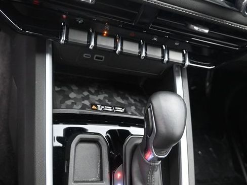 Used 2024 Chevrolet Colorado LT w/ LT Convenience Package III image 9