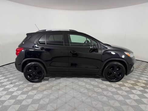 Used 2018 Chevrolet Trax Premier w/ Midnight Edition AWD/4WD image 4