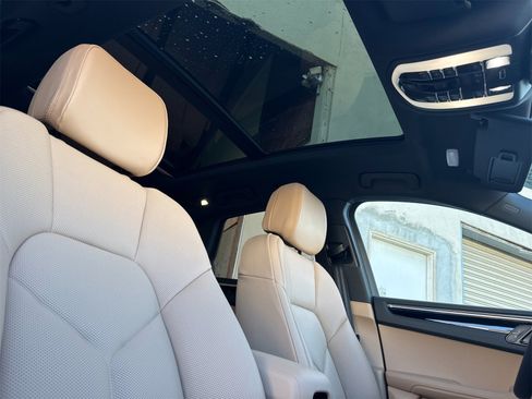 Used 2025 Porsche Macan image 19