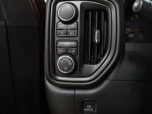 Used 2024 Chevrolet Silverado 1500 Custom image 18