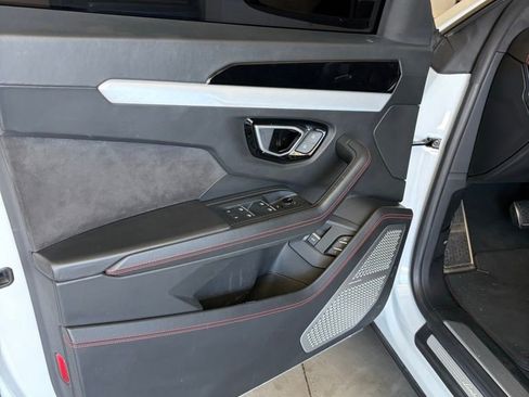 Used 2019 Lamborghini Urus AWD/4WD image 27