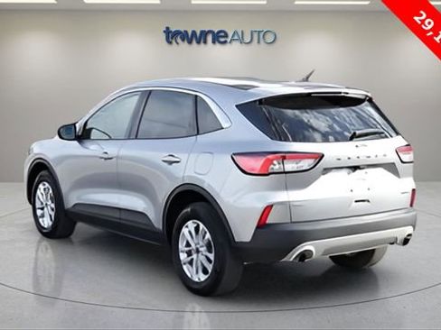 Used 2022 Ford Escape SE image 3