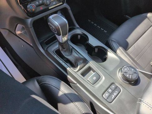Used 2025 Ford Ranger Lariat w/ FX4 Off-Road Package AWD/4WD image 17