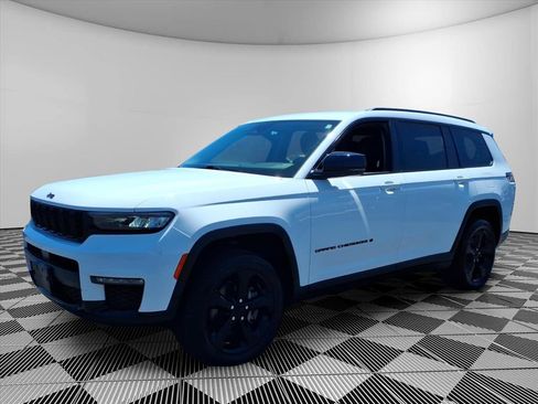 Used 2023 Jeep Grand Cherokee L Limited w/ Black Appearance Package AWD/4WD image 1