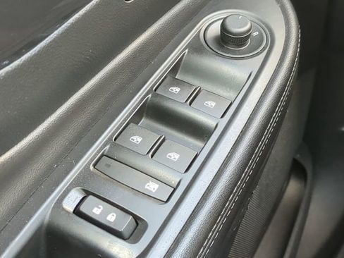 Used 2020 Buick Encore Preferred FWD image 21