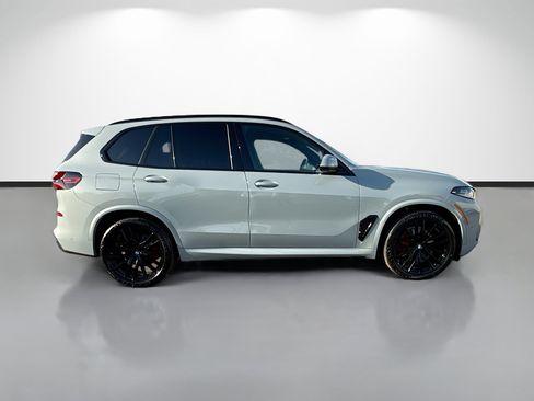 New 2026 BMW X5 xDrive40i w/ M Sport Package AWD/4WD image 2
