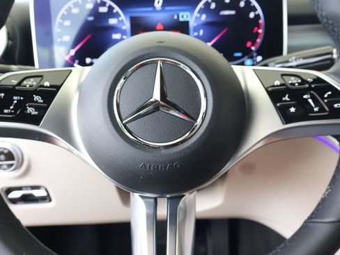 Used 2023 Mercedes-Benz C 300 Sedan image 18