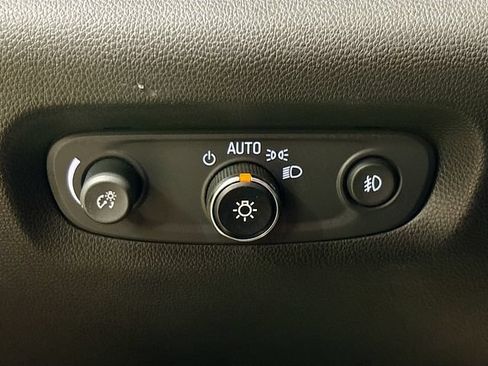 Used 2019 Chevrolet Traverse LT FWD image 11