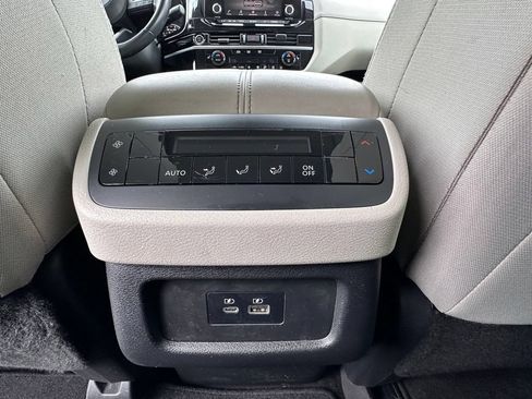 Used 2022 Nissan Pathfinder SV w/ SV Premium Package AWD/4WD image 28