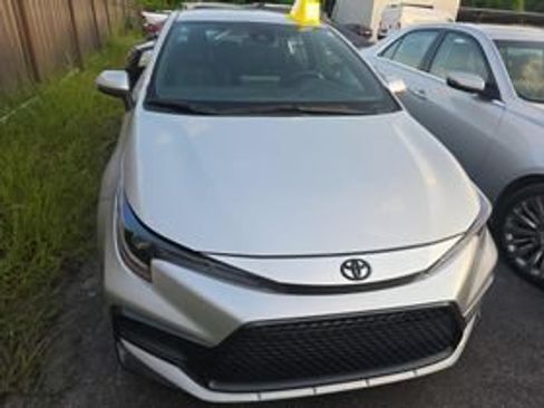 Used 2022 Toyota Corolla SE FWD image 2