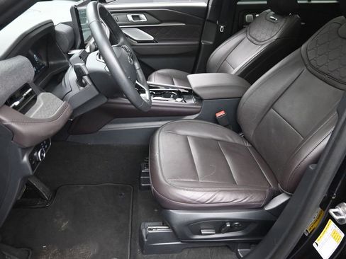 Used 2025 Ford Explorer Platinum w/ LUX Leather Package image 15