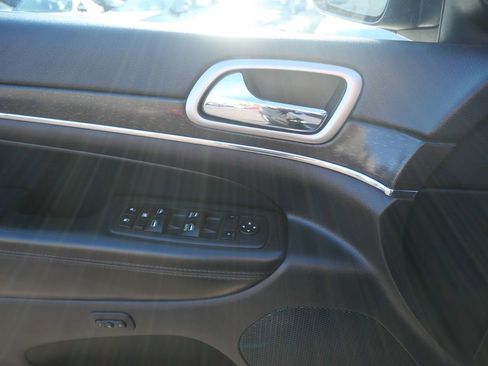 Used 2018 Jeep Grand Cherokee Limited image 15