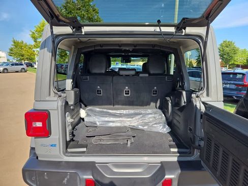 Used 2022 Jeep Wrangler Unlimited Sahara w/ Safety Group image 16