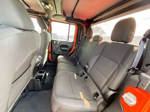 Used 2023 Jeep Gladiator Sport image 27