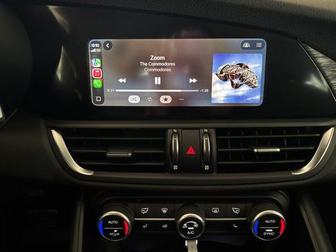Used 2019 Alfa Romeo Giulia AWD image 22