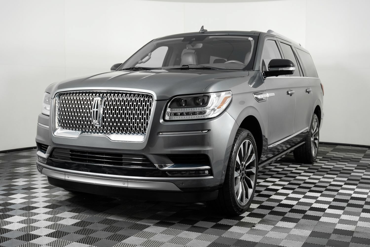 Used 2021 Lincoln Navigator L Reserve AWD/4WD image 2