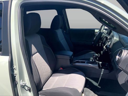 Used 2023 Toyota Tacoma TRD Off-Road image 8