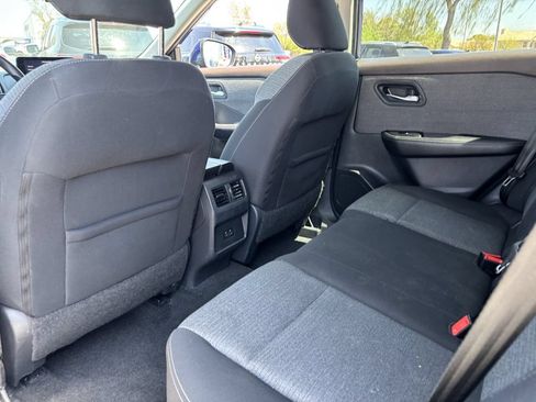 Used 2022 Nissan Rogue SV FWD image 15