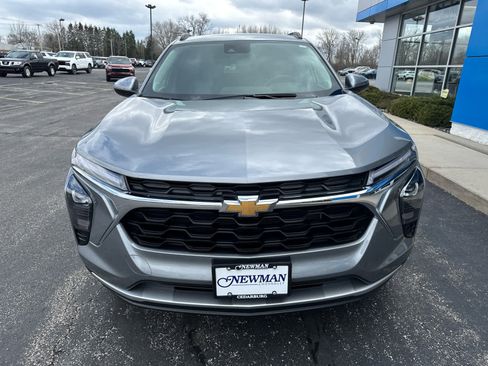 Used 2025 Chevrolet Trax LT w/ Driver Confidence Package image 12