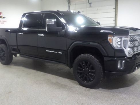 Used 2022 GMC Sierra 2500 Denali w/ Denali Black Diamond Edition AWD/4WD image 5