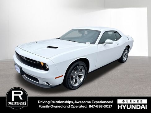 Used 2021 Dodge Challenger SXT image 1