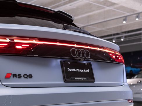 Used 2025 Audi RS Q8 performance image 32