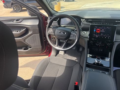 New 2025 Jeep Grand Cherokee Laredo X w/ Luxury Tech Group I image 25