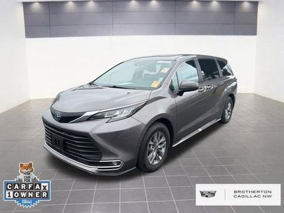 Used 2022 Toyota Sienna XLE