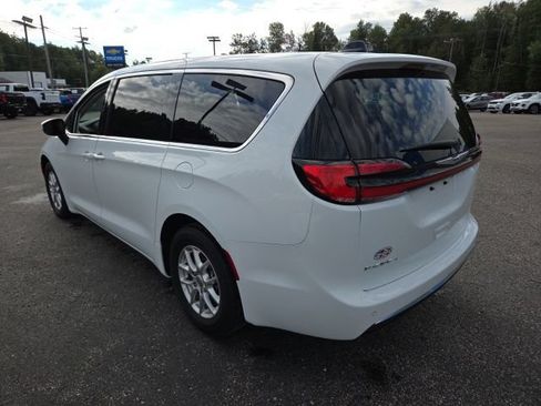 Used 2023 Chrysler Pacifica Touring-L FWD image 22