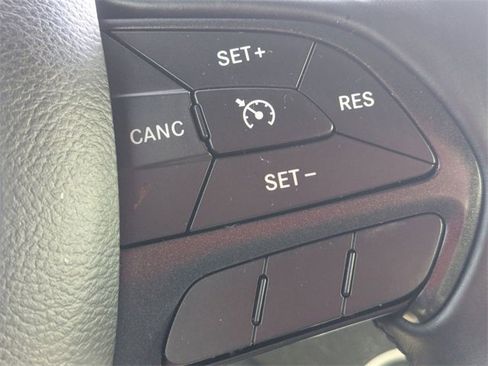 Used 2016 Dodge Challenger SXT image 21