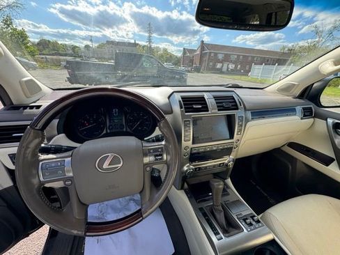 Used 2018 Lexus GX 460 Premium w/ Premium Package AWD/4WD image 19