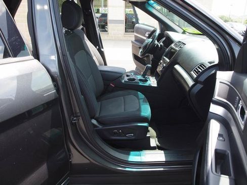 Used 2016 Ford Explorer XLT w/ Equipment Group 201A AWD/4WD image 6