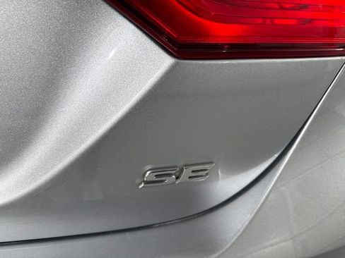 Used 2021 Toyota Camry SE FWD image 9