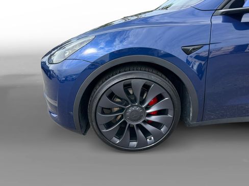 Used 2024 Tesla Model Y Performance AWD/4WD image 9