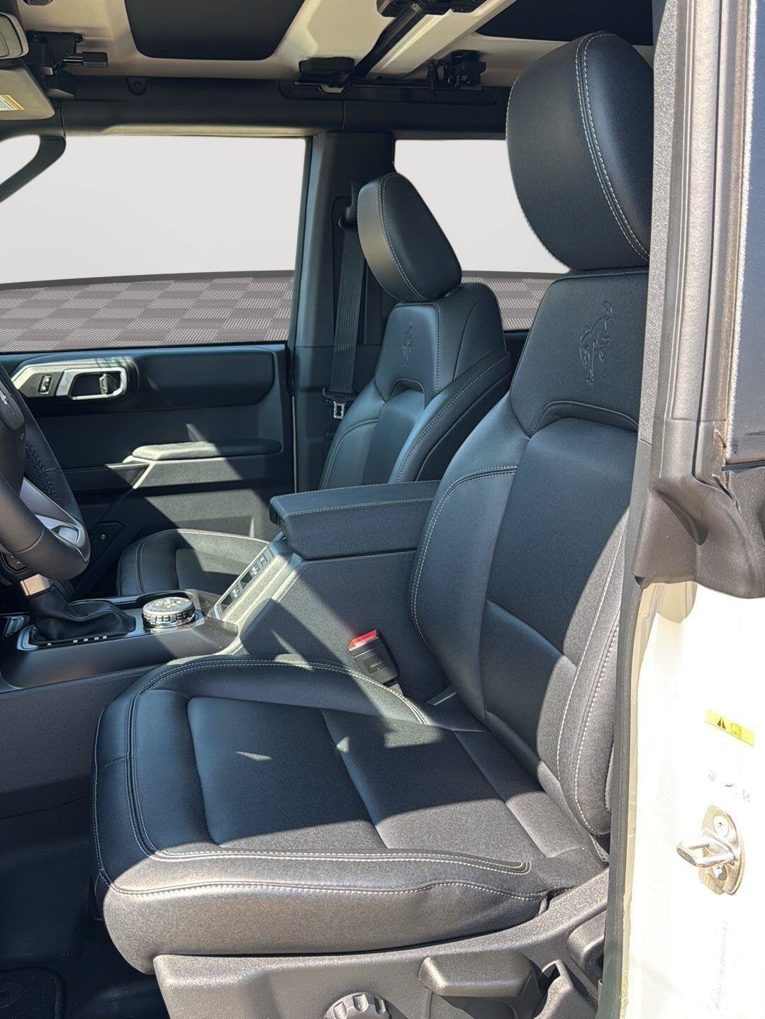 New 2026 Ford Bronco Badlands w/ Black Appearance Package AWD/4WD image 18