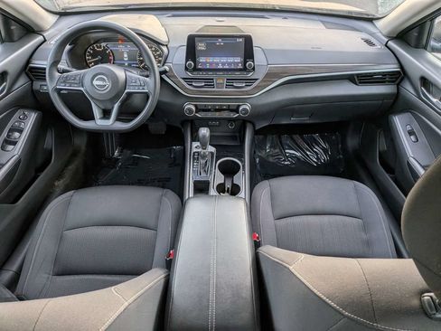 Used 2024 Nissan Altima 2.5 SV FWD image 14