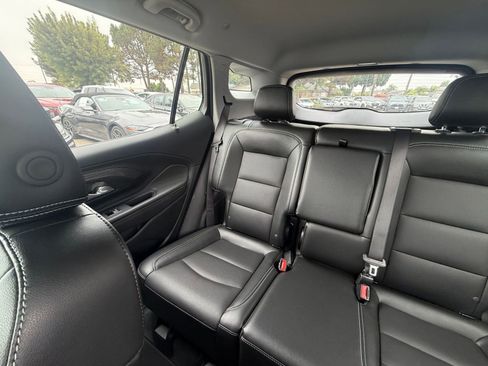 Used 2024 GMC Terrain SLT image 35